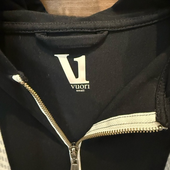 Vuori Halo Performance Hoodie in Black Size Small - Picture 4 of 4